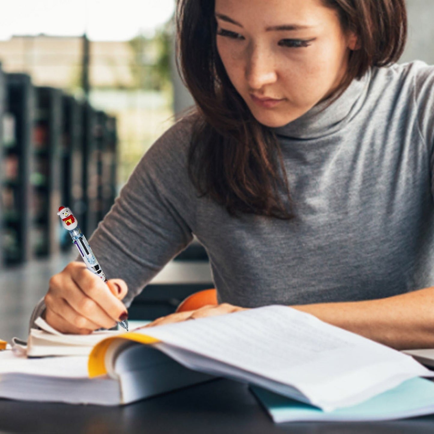 Christmas 6 Color Touch Ballpoint Pen Santa 6 Color Pen Random 0.5 inches in diameter