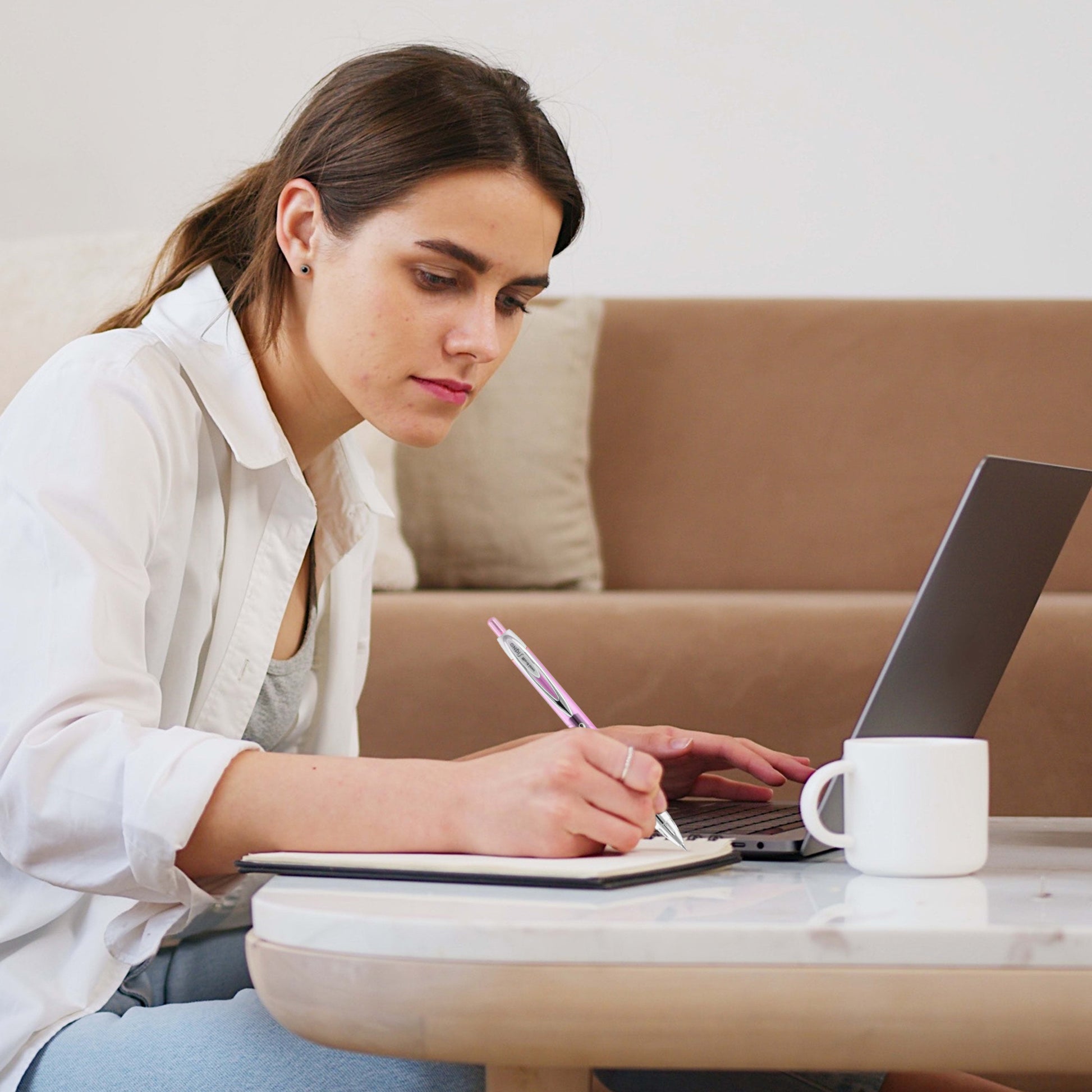 Uniball 207 Pink Ribbon Retractable Gel Pens, Medium Point (0.7mm), Black Ink, 12 Count